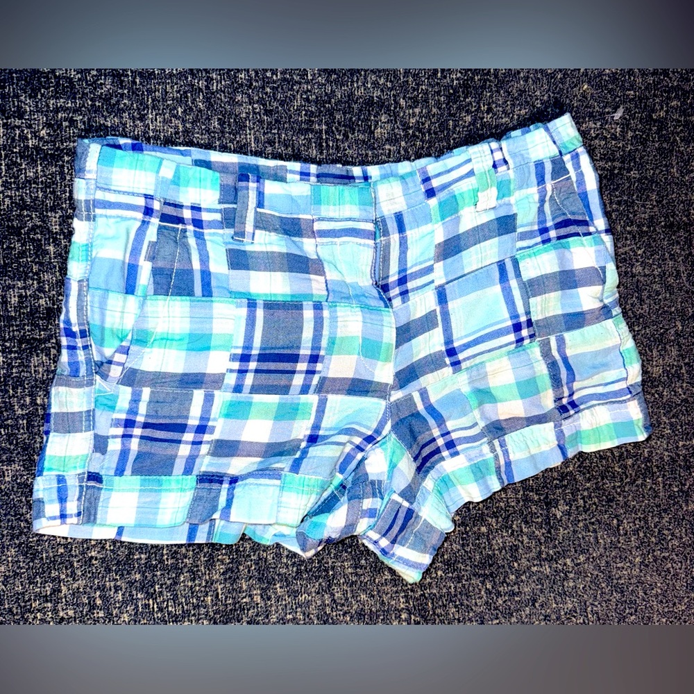 Vineyard Vines blue and white plaid shorts, size 12